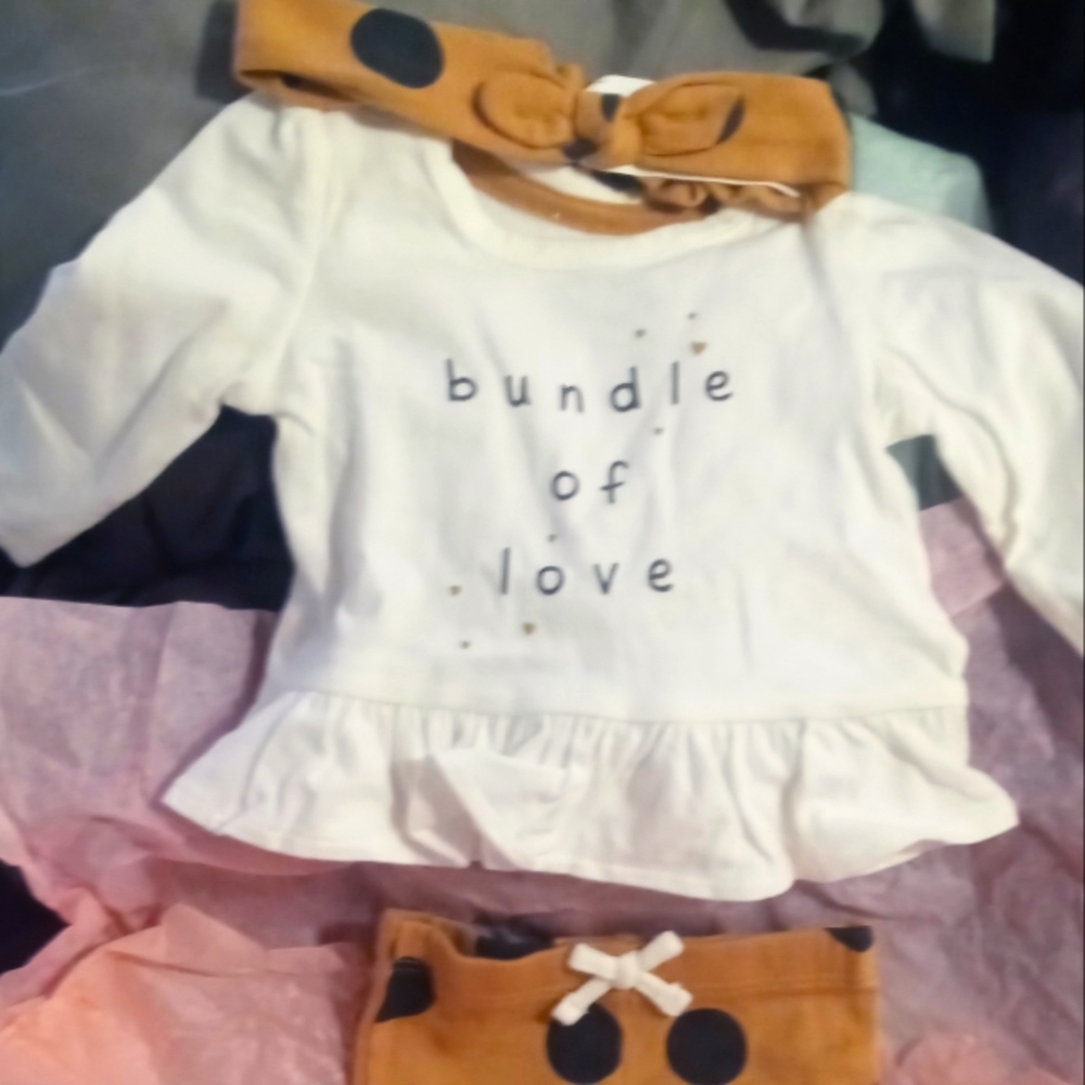 2 piece infant girls suit. Shirt,leggings and headband.